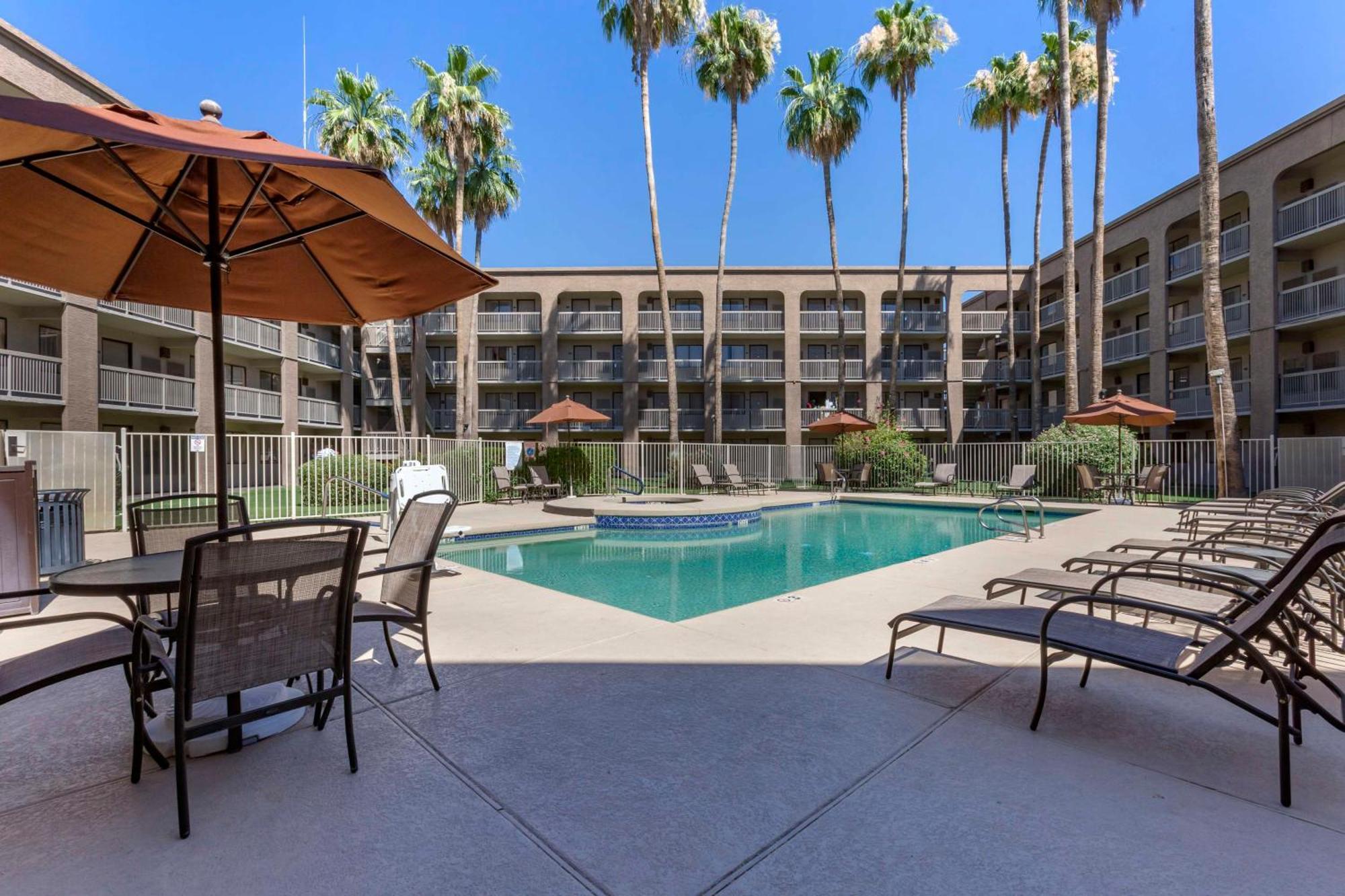Best Western Plus Scottsdale Thunderbird Suites Exterior foto